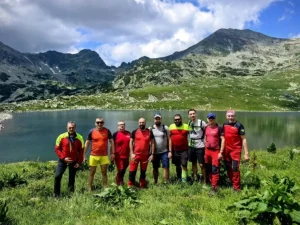 Salvamont Lupeni la Refugiul Bucura: 45 de ani de protecție și asistență în Parcul Retezat